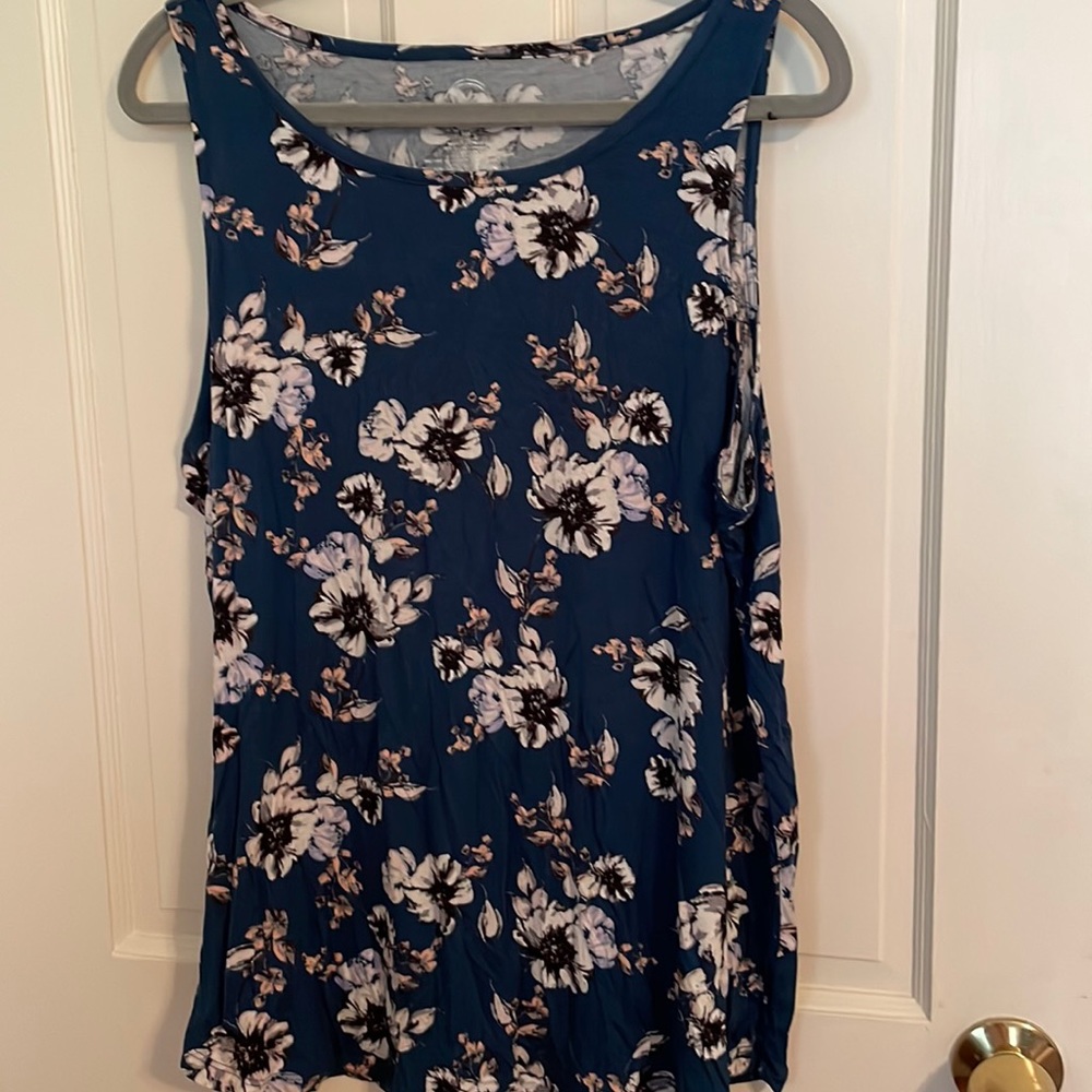 Ladies sleeveless top. Maurice’s Brand. Size XXL
